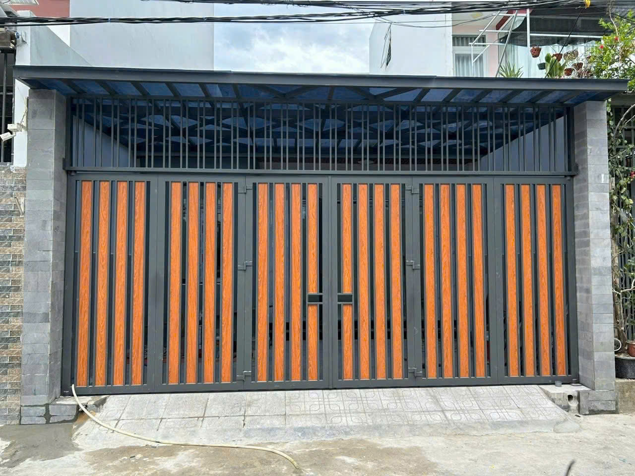 B&Aacute;N NH&Agrave; CẤP 4 MỚI X&Acirc;Y ĐẸP L&Ecirc; HỒNG PHONG &ndash; PHƯỜNG PHƯỚC HẢI / NAM NHA TRANG &ndash; DIỆN T&Iacute;CH 92M&sup2; (NGANG 6M) &Ocirc; T&Ocirc; TỚI TẬN NƠI TỰA ĐƯỜNG TH&Iacute;CH QUẢNG ĐỨC VỚI S&Acirc;N XE M&Aacute;Y 18M&sup2; GI&Aacute; 5 TỶ 950 TRIỆ