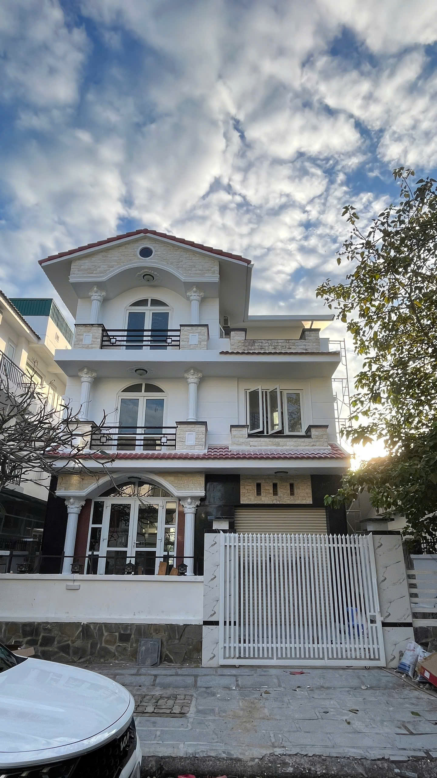 MODERN 180 SQM VILLA WITH BASEMENT FOR LEASE IN AN VIEN URBAN AREA NHA TRANG - PREMIER SECURE COASTAL ENCLAVE - 4 BEDROOMS & 5 BATHROOMS RENT 30M VND/MONTH