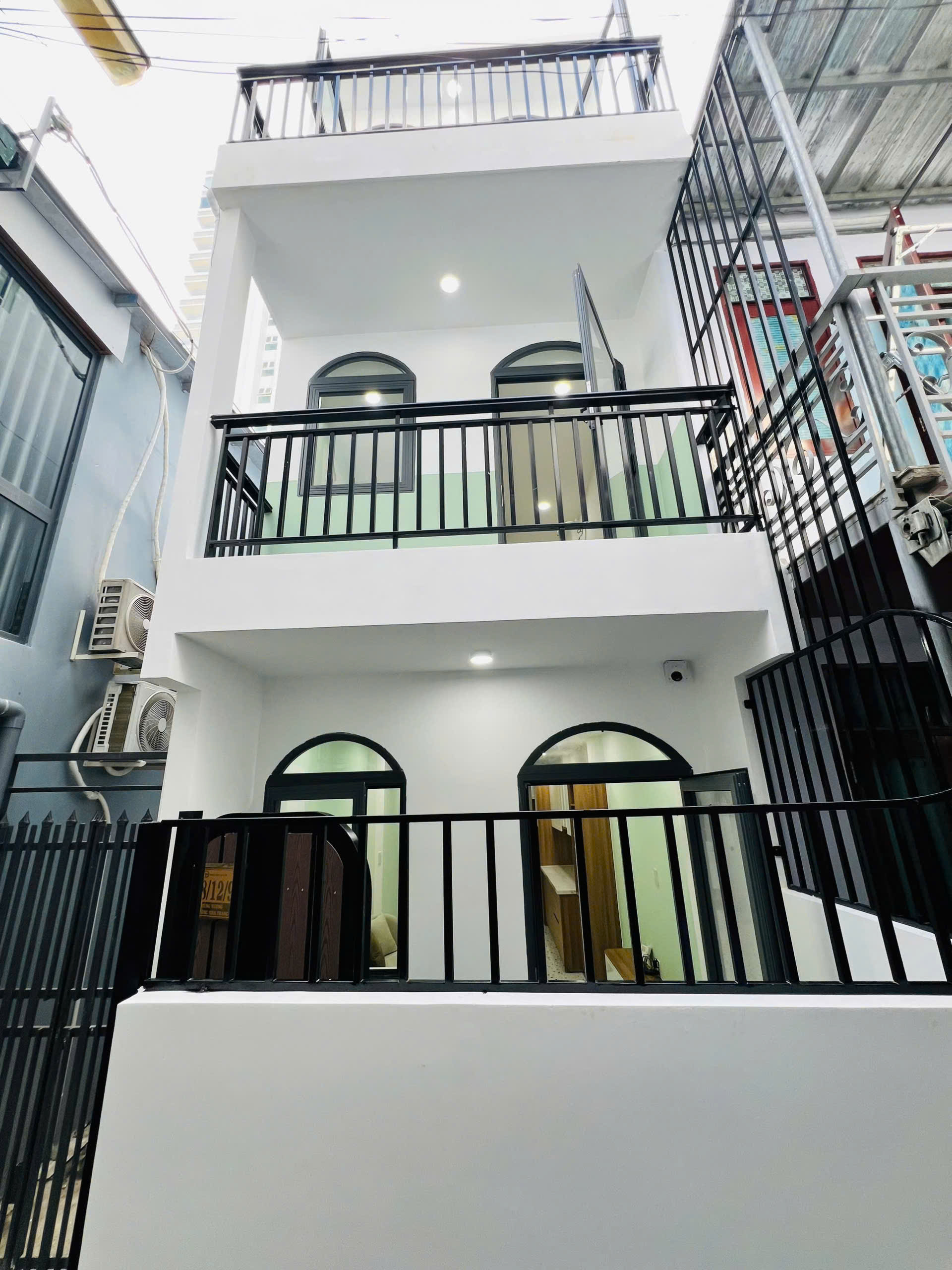 B&Aacute;N NH&Agrave; NGUY&Ecirc;N CĂN NHA TRANG &ndash; NH&Agrave; 3 TẦNG PHỐ T&Acirc;Y GẦN BIỂN, D&Ograve;NG TIỀN 16 TRIỆU/TH&Aacute;NG