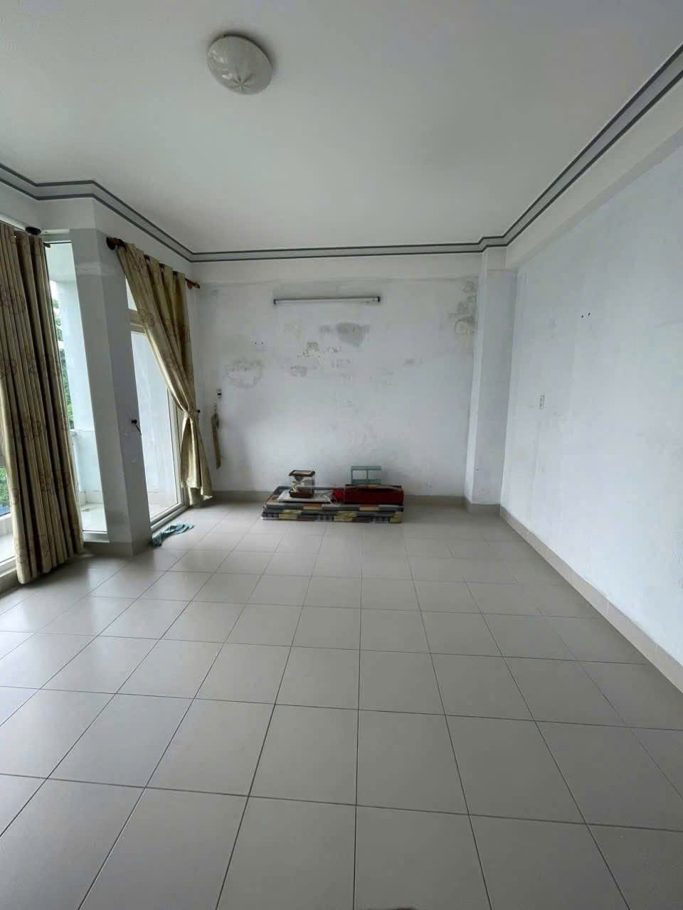 Mặt bằng Nha Trang cho thu&ecirc; nh&agrave; 4 tầng mặt tiền Trần Nhật Duật, diện t&iacute;ch đất 63,2m&sup2;, sử dụng 250m&sup2;, 7 ph&ograve;ng ngủ, gi&aacute; 25 triệu/th&aacute;ng.