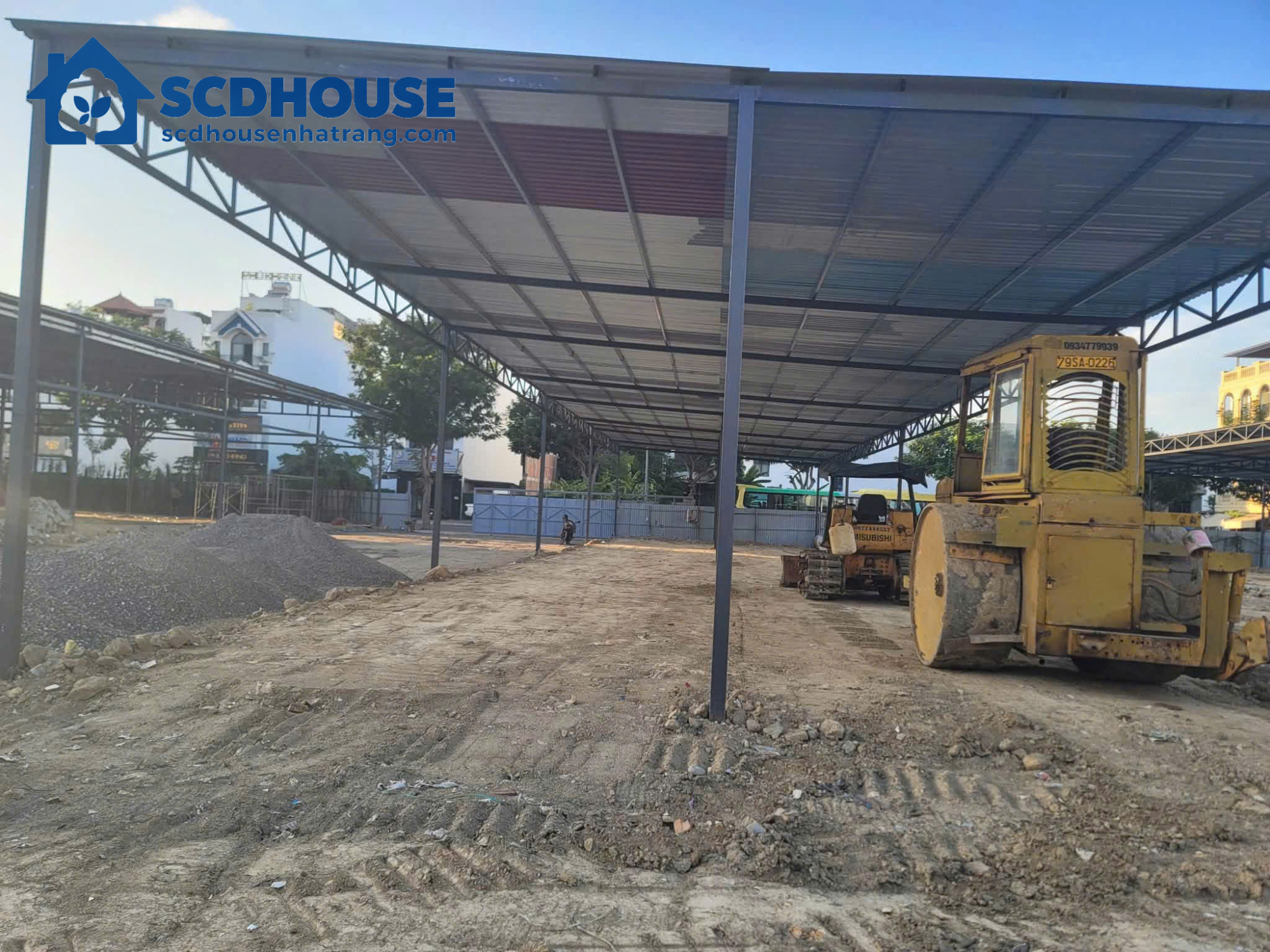 Cho Thu&ecirc; Mặt Bằng Nha Trang &ndash; B&atilde;i Đậu Xe C&oacute; M&aacute;i Che H&agrave; Quang