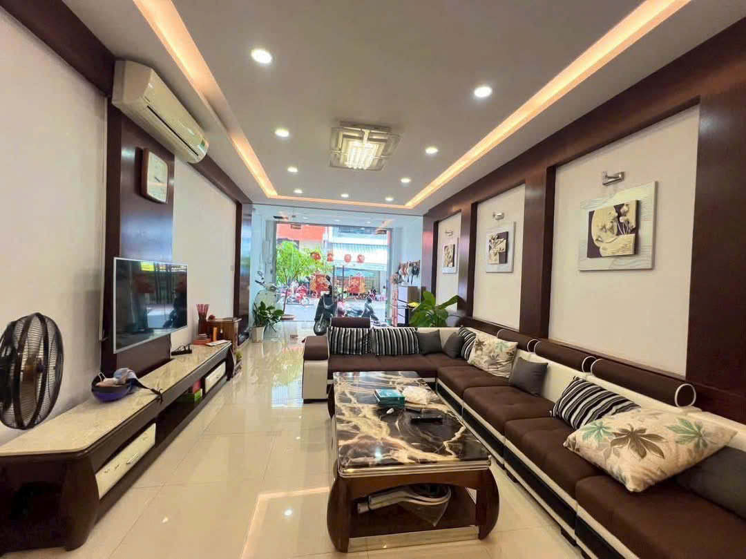 Cho thu&ecirc; nh&agrave; nguy&ecirc;n căn Nha Trang 3 tầng gần chợ Đầm
