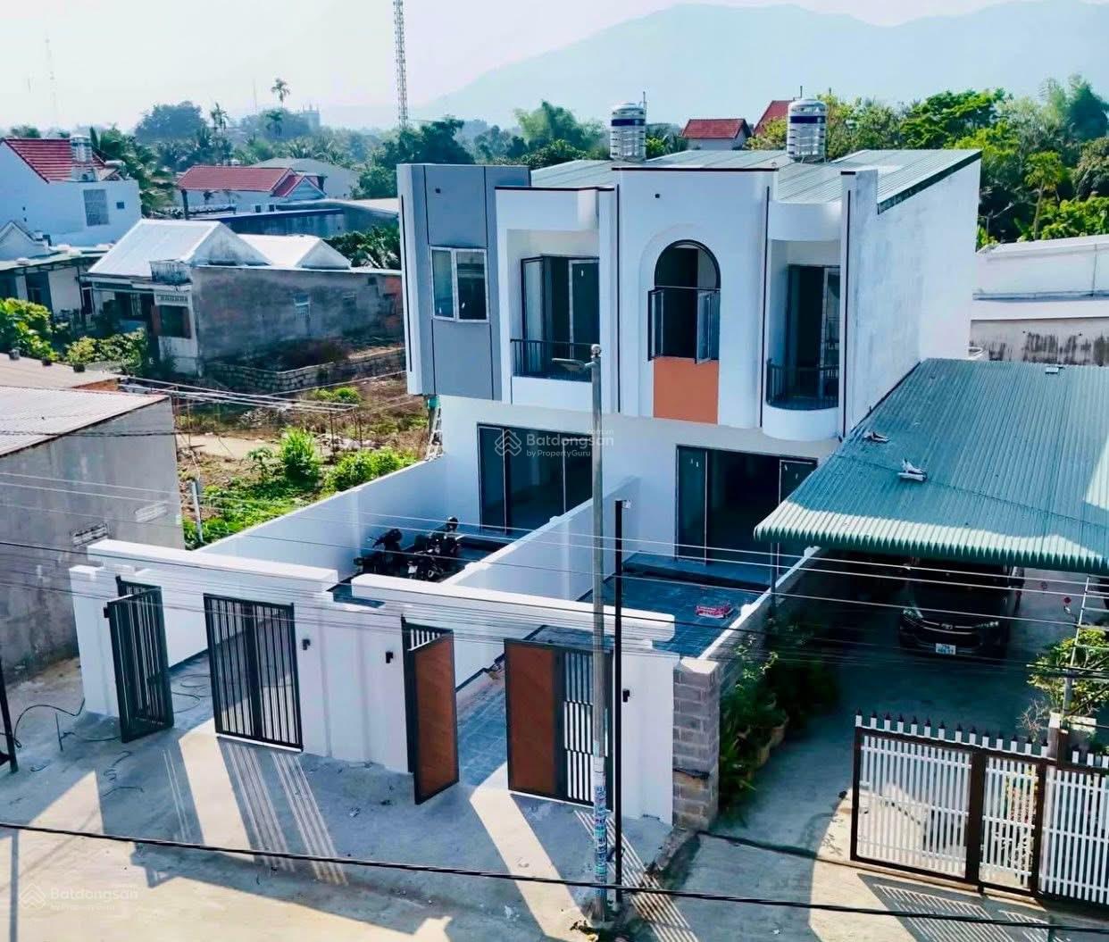 Căn nh&agrave; mới ho&agrave;n thiện mặt tiền đường lớn kinh doanh tốt