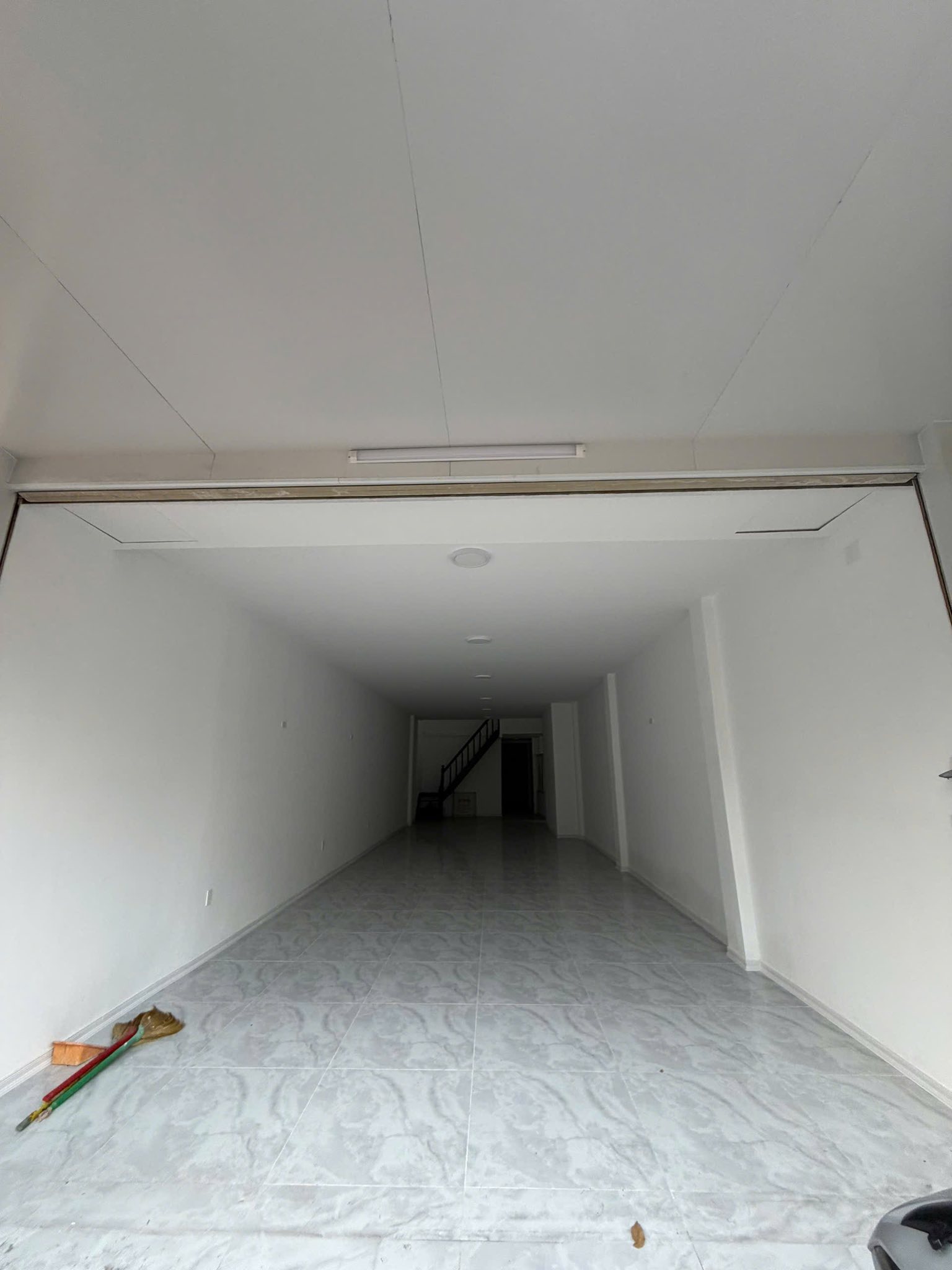 [SI&Ecirc;U VỊ TR&Iacute;] MẶT TIỀN NGUYỄN THỊ MINH KHAI &ndash; 2 TẦNG TH&Ocirc;NG SUỐT MỚI TOANH &ndash; TỔNG 240M&sup2; &ndash; 35 TRIỆU TH&Aacute;NG/ PRIME COMMERCIAL SPACE FOR LEASE - NGUYEN THI MINH KHAI ST Double Storey &ndash; Open Floor Plan &ndash; 240 sqm Usage Area &ndash; 40M VND