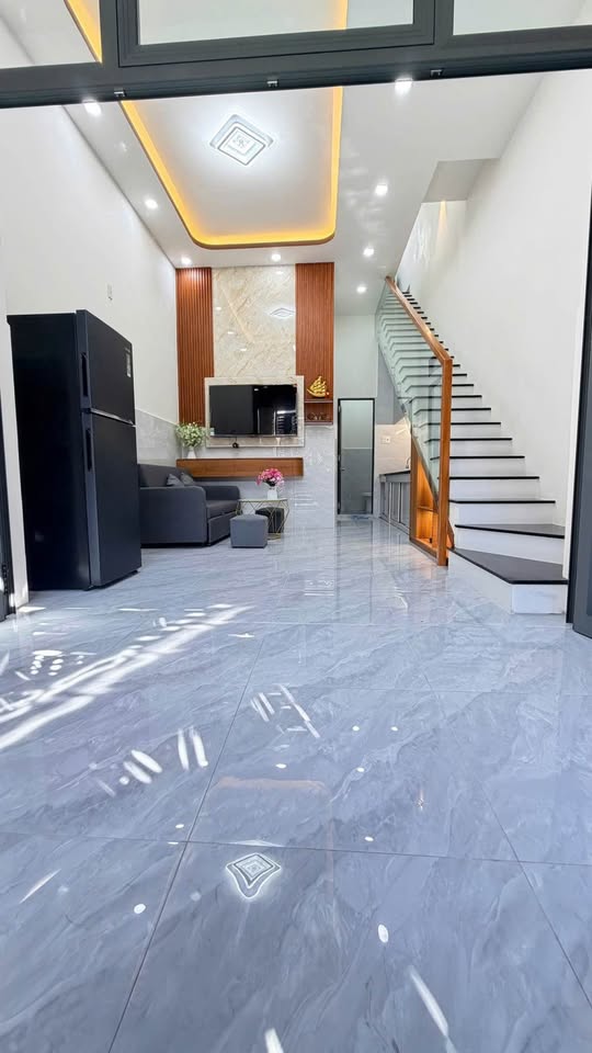 CHO THU&Ecirc; NH&Agrave; 2 TẦNG NHA TRANG GẦN BỆNH VIỆN VINMEC &ndash; C&Aacute;CH BIỂN 300M, FULL NỘI THẤT