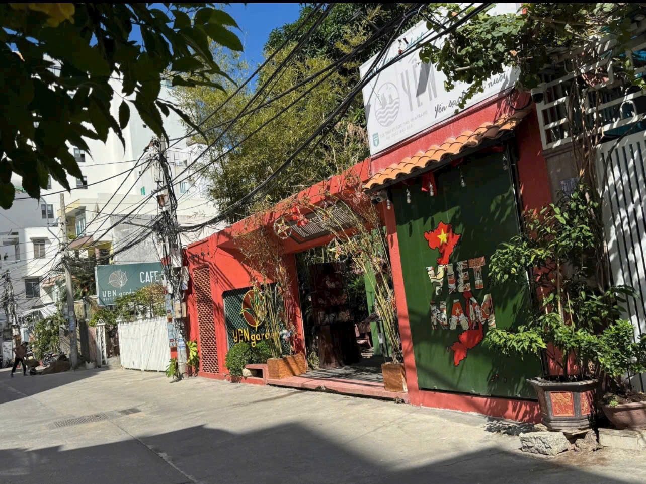 CHO THU&Ecirc; MẶT BẰNG KINH DOANH F&B SI&Ecirc;U KHỦNG 800M&sup2; KHU PHỐ T&Acirc;Y HẺM TUỆ TĨNH TRUNG T&Acirc;M NHA TRANG &ndash; NGANG 23M ĐƯỜNG &Ocirc; T&Ocirc; N&Eacute; NHAU C&Oacute; SẴN THIẾT BỊ NH&Agrave; H&Agrave;NG C&Agrave; PH&Ecirc; CHUY&Ecirc;N PHỤC VỤ KH&Aacute;CH NGA GI&Aacute; 70 TRIỆU/TH&Aacute;NG