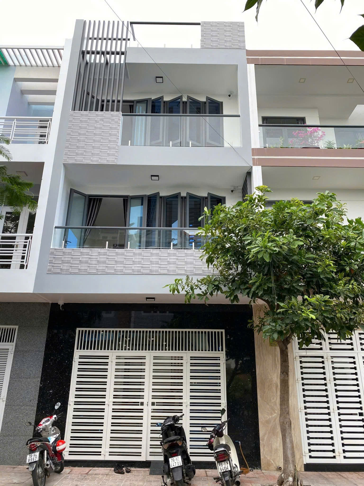 [VỊ TR&Iacute; CHIẾN LƯỢC] NH&Agrave; 3.5 TẦNG H&Agrave; QUANG 1 &ndash; ĐƯỜNG RỘNG 13M &ndash; 4PN &ndash; FULL NỘI THẤT &ndash; 18TRIỆU TH&Aacute;NG