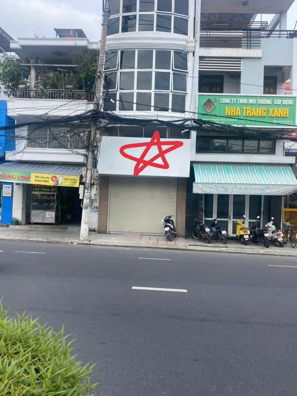 [MẶT TIỀN KINH DOANH] TO&Agrave; NH&Agrave; 4 TẦNG TRỤC ĐƯỜNG 23/10 &ndash; GẦN ĐIỆN M&Aacute;Y CHỢ LỚN &ndash; 12 PH&Ograve;NG NGỦ KHỦNG &ndash; GI&Aacute; CHỈ 20TRIỆU TH&Aacute;NG